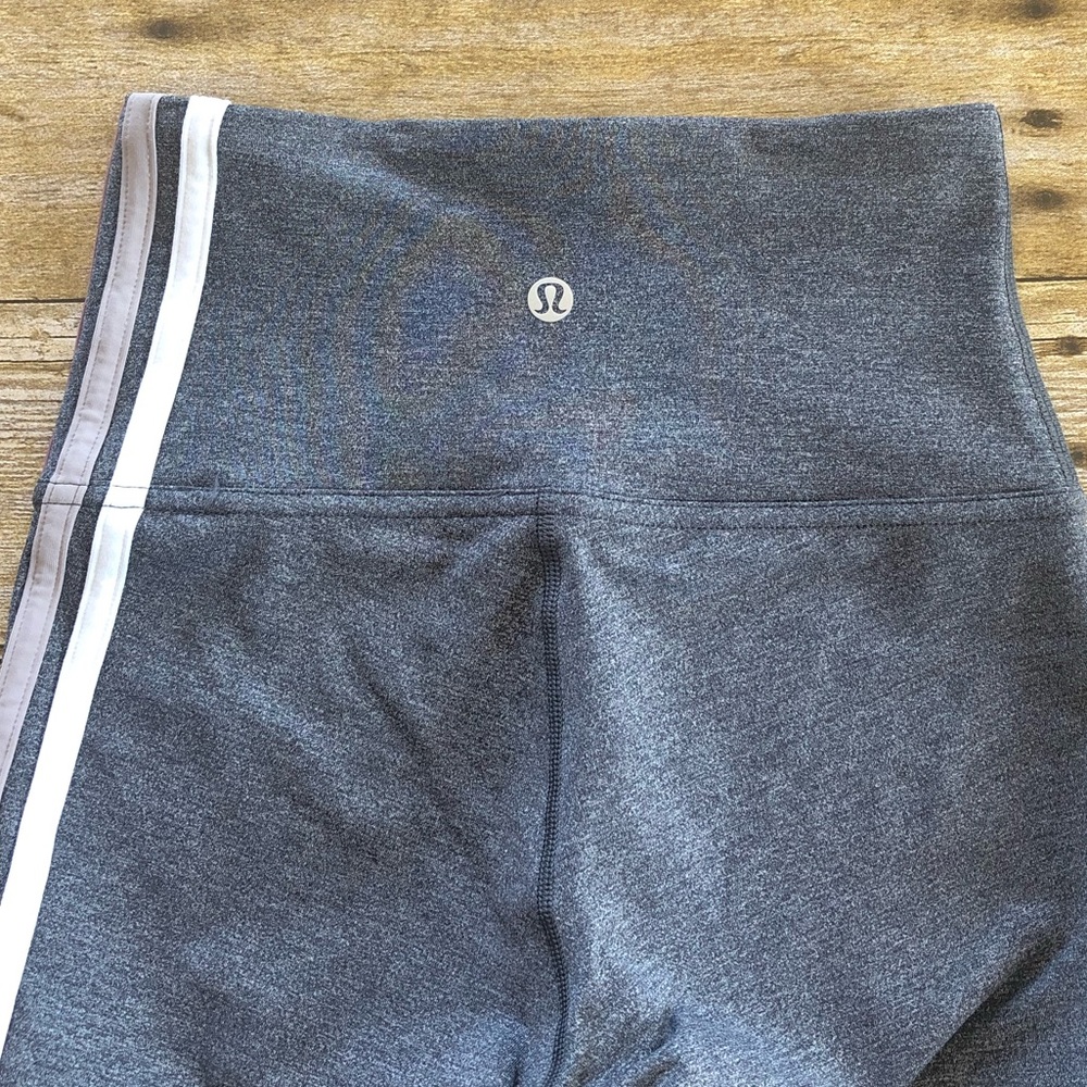 Lululemon Take a Hint 7/8 Tight - Picture 3 of 8